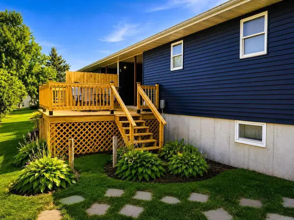 300 2nd ST, Waukon, IA 52172