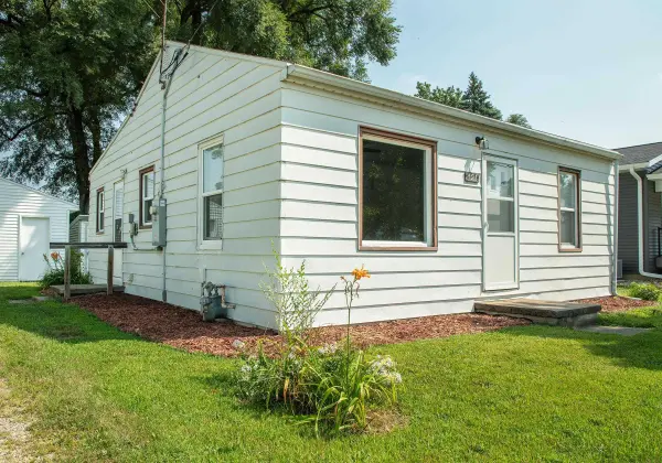 421 Morrell AVE, Evansdale, IA 50707