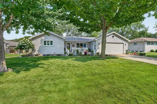 2812 Garden AVE, Cedar Falls, IA 50613