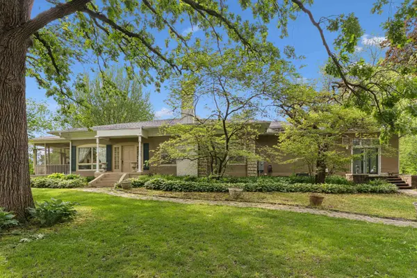514 Columbia CIR, Waterloo, IA 50701