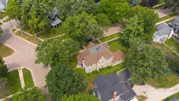 101 Hulin ST, Charles City, IA 50616