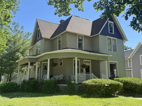 101 Hulin ST, Charles City, IA 50616