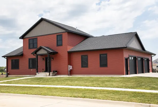 1136 Lozmar LN, Shell Rock, IA 50670