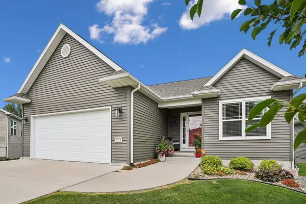 1314 Hummingbird CIR, Waterloo, IA 50702