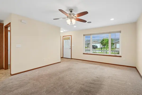 803 SW Spruce Drive #8, Independence, IA 50644