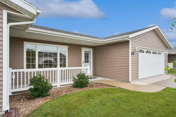 803 SW Spruce Drive #8, Independence, IA 50644