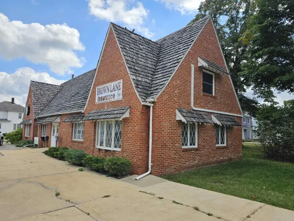 403 W 1st ST, Independence, IA 50644