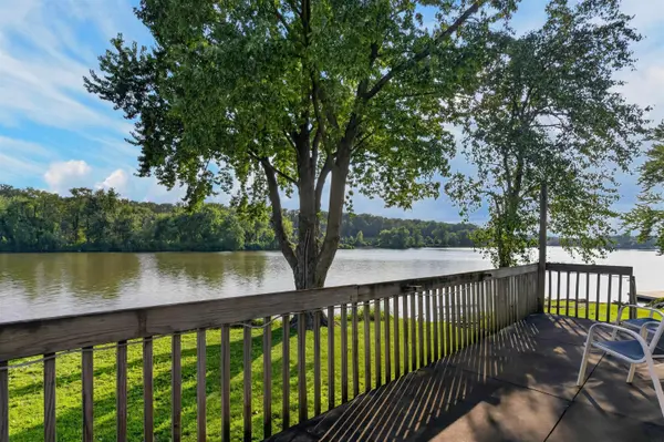 904 Cottage Row LN, Cedar Falls, IA 50613