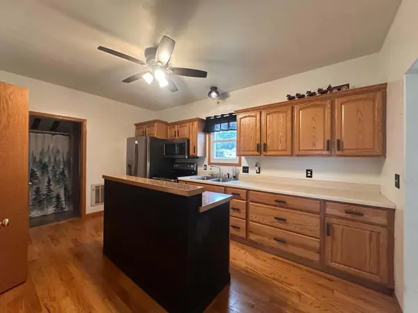 102 N Charles ST, Calmar, IA 52132