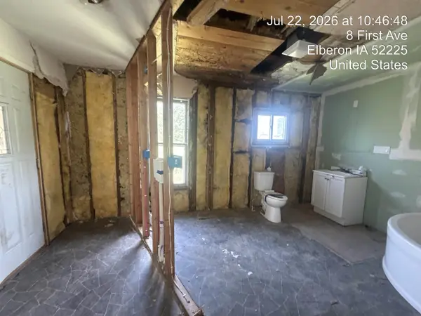 8 1st AVE, Elberon, IA 52225
