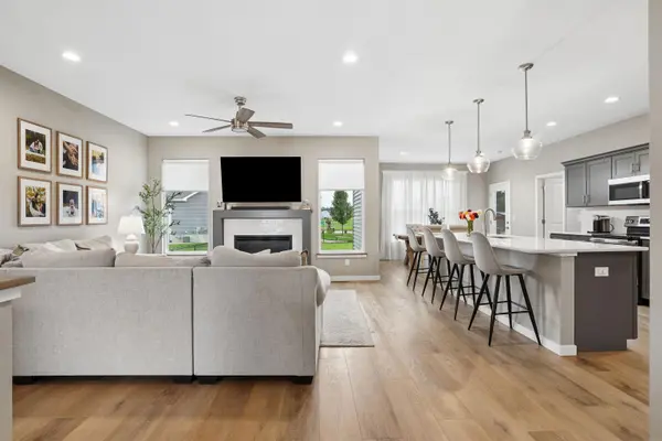 1443 Audubon DR, Waterloo, IA 50701
