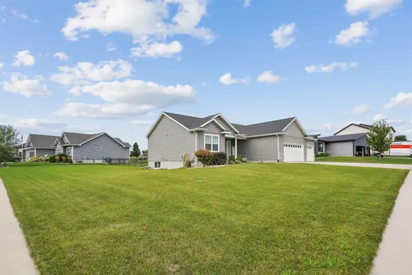 1443 Audubon DR, Waterloo, IA 50701