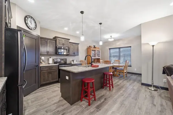 444 Autumn LN, Cedar Falls, IA 50613