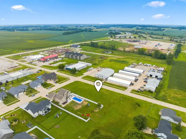 829 Main Street S, Center Point, IA 52213