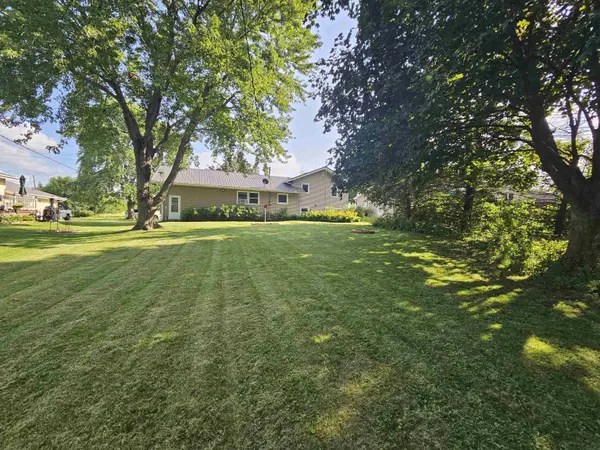 903 11th ST, Charles City, IA 50616