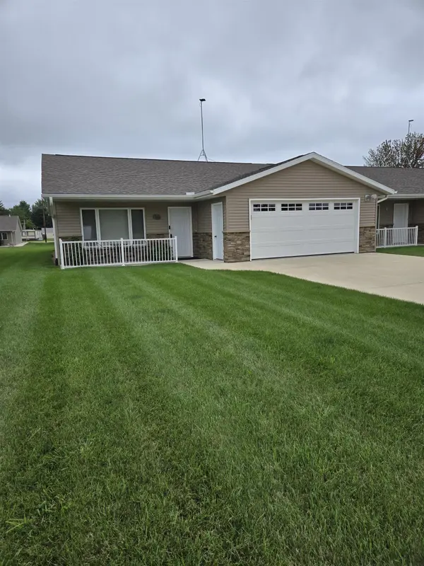317 4th Ave SW, Cresco, IA 52136