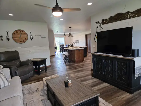 317 4th Ave SW, Cresco, IA 52136