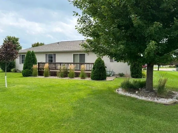 201 Pine CT, Charles City, IA 50616