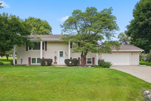 1417 Angus DR, Waterloo, IA 50701