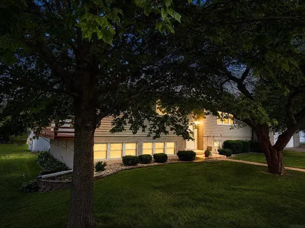1304 8th ST, Grundy Center, IA 50638