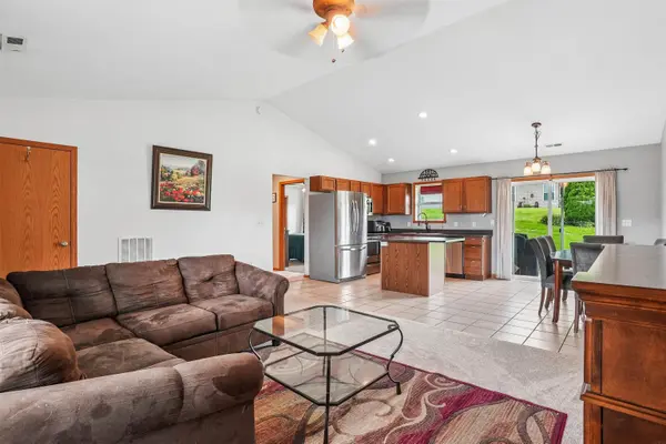 5908 Summerland DR, Waterloo, IA 50701