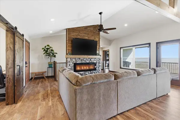 1202 Jon RD, Dunkerton, IA 50626