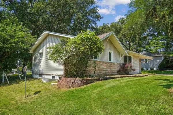 3311 Pridemore DR, Cedar Falls, IA 50613