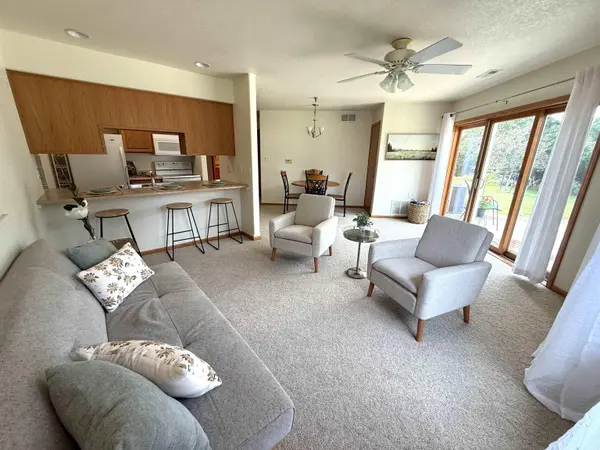 1412 Stone LN #407, Waverly, IA 50677