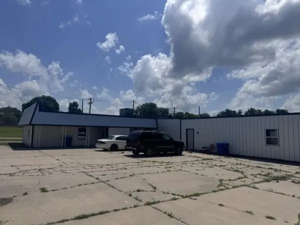 400 S Frederick, Oelwein, IA 50662