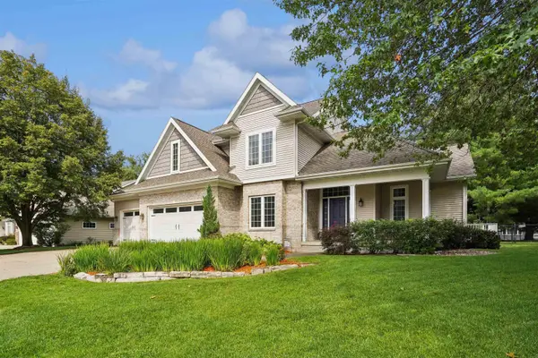 809 Eagle Ridge RD, Cedar Falls, IA 50613