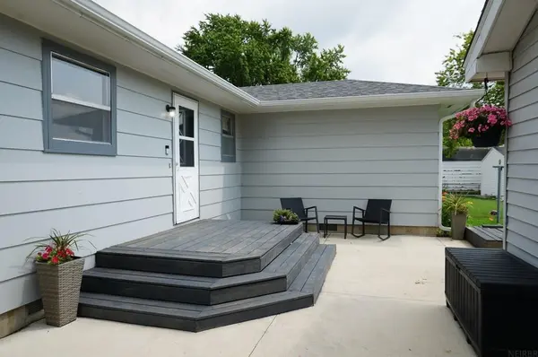 1102 18th AVE, Charles City, IA 50616