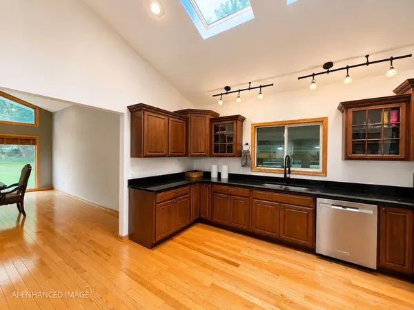 201 Oak Park CIR, Parkersburg, IA 50665