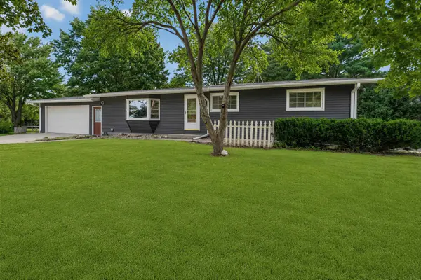 9042 Douglas DR, Waterloo, IA 50701