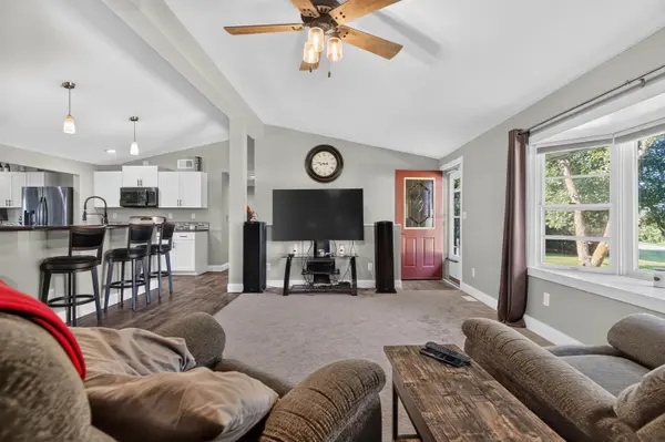 9042 Douglas DR, Waterloo, IA 50701