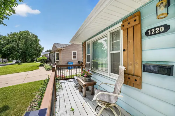 1220 Julian AVE, Waterloo, IA 50701