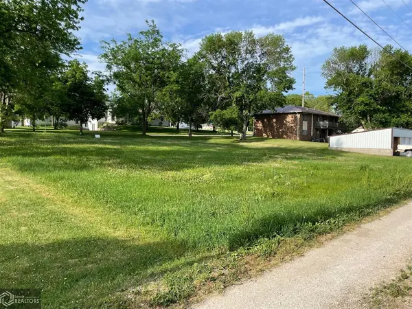 511 8th ST, Traer, IA 50675-9575