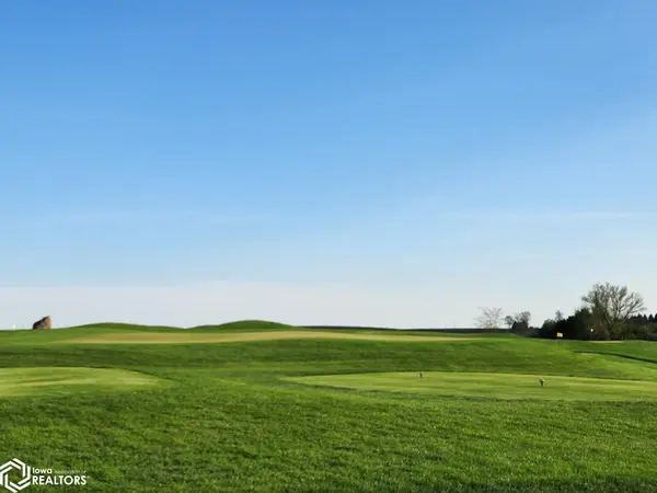 402 Brickyard RD, Sheffield, IA 50475