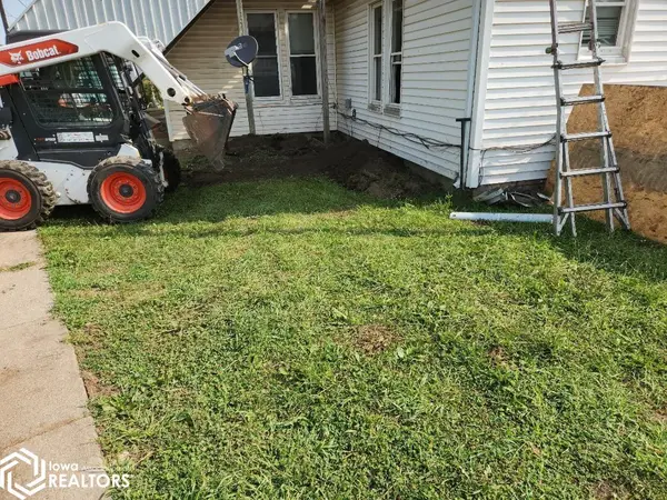 201 SE locust, Leon, IA 50144