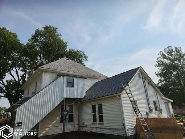 201 SE locust, Leon, IA 50144
