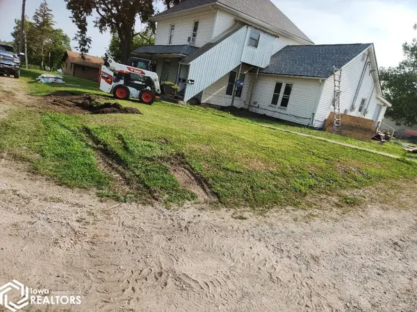 201 SE locust, Leon, IA 50144