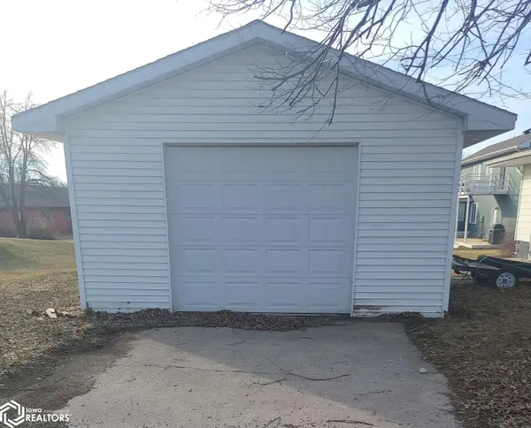 1007 E Monroe ST, Mount Ayr, IA 50854