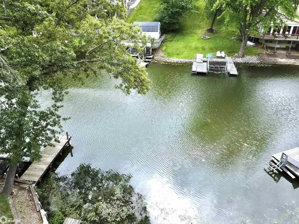 1126 Lakeshore DR, Brooklyn, IA 52211