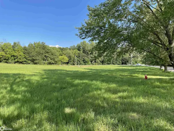 1101 Lakeview DR, Fairfield, IA 52556-3809