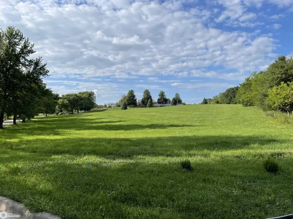 1101 Lakeview DR, Fairfield, IA 52556-3809
