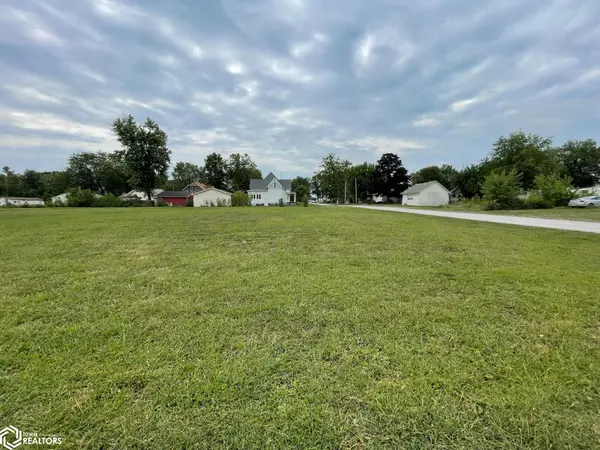 106 E Lee ST, Seymour, IA 52590