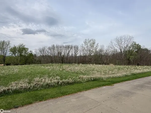 401 Pond RD, Fairfield, IA 52556