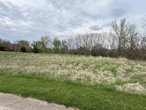 401 Pond RD, Fairfield, IA 52556