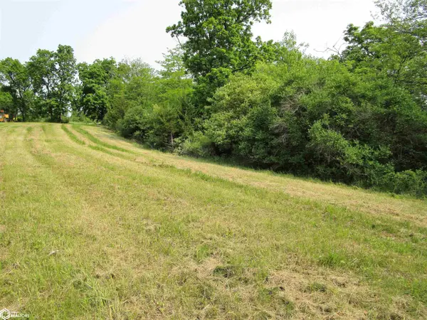 2521 Kenison WAY, IA 50126