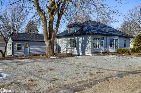 1114 W 3rd ST, IA 50036