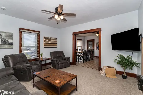 1114 W 3rd ST, IA 50036